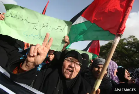 Palestinian women chant slogans during a protest calling for stop against women violence by Israeli forces in Gaza City, on Dec. 20, 2012. Photo by Majdi Fathi