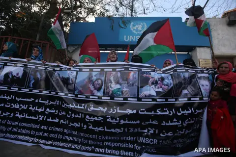 Palestinian women chant slogans during a protest calling for stop against women violence by Israeli forces in Gaza City, on Dec. 20, 2012. Photo by Majdi Fathi