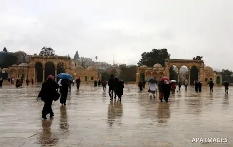 Palestinian worshippers walk in front of the Dome of the Rock mosque following Friday prayer at al-Aqsa mosque, Islam's third holiest site, in the old city of Jerusalem on December 21, 2012. Photo by Mahfouz Abu Turk