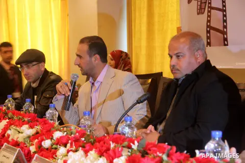 Palestinian journalists attend a meeting to performance evaluation the Palestinian media during the eight days of Israeli air strikes on Gaza strip in Gaza city on 24 December 2012. Photo by Ezz al-Zanoon