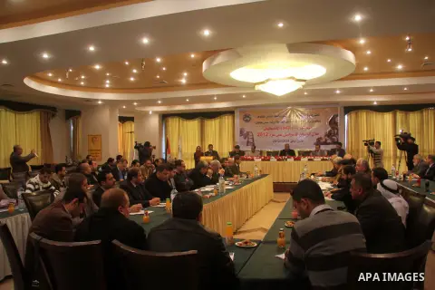 Palestinian journalists attend a meeting to performance evaluation the Palestinian media during the eight days of Israeli air strikes on Gaza strip in Gaza city on 24 December 2012. Photo by Ezz al-Zanoon
