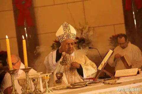 A Christian priest celebrates Christmas mass in Cairo, on December 24, 2012. Photo by Ashraf Amra