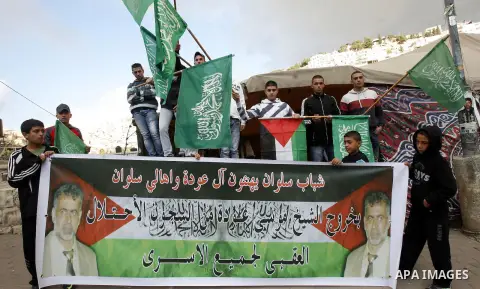 Palestinians celebrate after the Israeli authorities released prisoner Mousa Oudeh from neighborhood of Silwan in Jerusalem on December 26, 2012. Oudeh is a member of the committee for the defense of Silwan, spent two mo...
