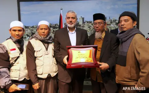 Palestinian Prime Minister Ismail Haniyeh in Gaza strip, meets with Medical delegation from Britain in Gaza city on December 29, 2012. Photo by Mohammed Al-Ostaz