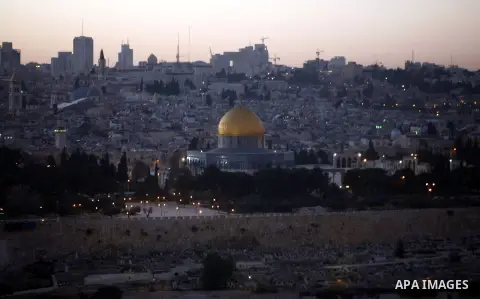 A general photo shows the Dome of the Rock mosque during the sunset on the last day of the year on December 31, 2012. Photo by Mahfouz Abu Turk