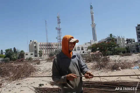 A Palestinian laborer adjusts used steel bars, at a site of an old prison known as al-Saraya that was destroyed by the Isreali airstrikes during the conflict between Israel and Gaza militants, in Gaza city July 4, 2013....