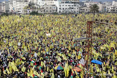 Palestinians take part in a rally marking the 48th anniversary of the founding of the Fatah movement, in Gaza City January 4, 2013. Hundreds of thousands of Palestinians joined a rare rally staged by President Mahmoud Ab...
