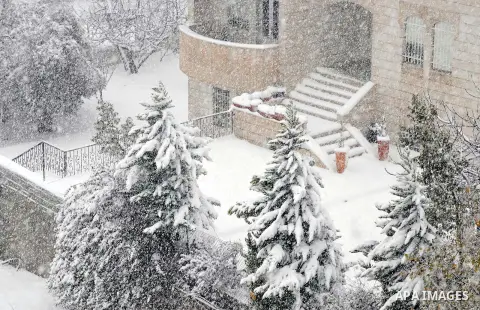 A general view shows the snow in the West Bank city of Hebron, as wintry weather swept through the region 10 January 2013. Photo by Mamoun Wazwaz
