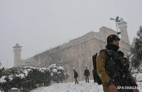 Israeli soldiers guard the Israeli settlers zones despite of the snow on January 10, 2013 in the West Bank city of Hebron. As temperatures plummeted, the bitter winds and rain that have battered the Middle East since Sun...