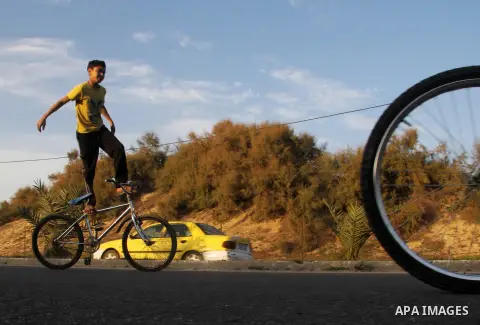Palestinian youths display acrobatic skills on their bicycles during the weekly sport event, in the al-Zahra town, southern Gaza city, on Jan. 19, 2013. Photo by Ezz al-Zanoon