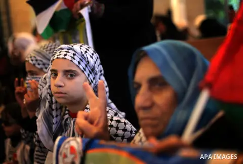 Palestinian chidren take part in a protest calling for the release of Palestinian prisoners from Israeli jails in front of the Red cross office in Gaza city, Jan. 21, 2013. Photo by Ashraf Amra