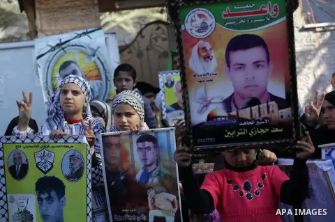 Palestinian children take part in a protest calling for the release of Palestinian prisoners from Israeli jails in front of the Red cross office in Gaza city, Jan. 21, 2013. Photo by Ashraf Amra