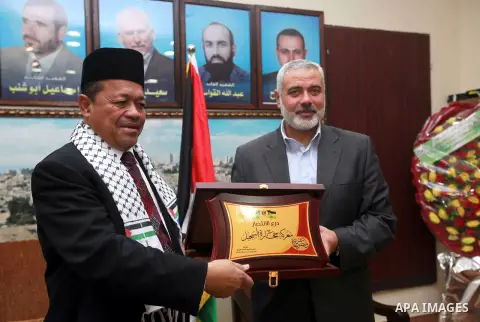 Palestinian Prime Minister in Gaza strip Ismail Haniyeh, signs agreement with Malaysian Restu Foundation to print the holy Qur'an, in Gaza city, on Jan. 28, 2013. Photo by Ahmed Shaat