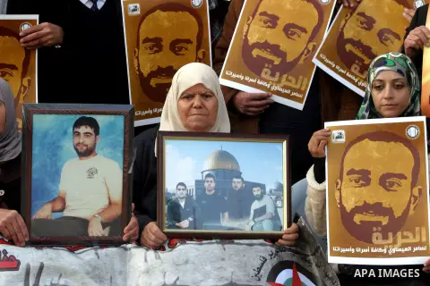Palestinians take part in a protest calling for the release of Palestinian prisoners from Israeli jails in front of the Red cross office in Jerusalem, Feb. 07, 2013. Photo by Mahfouz Abu Turk