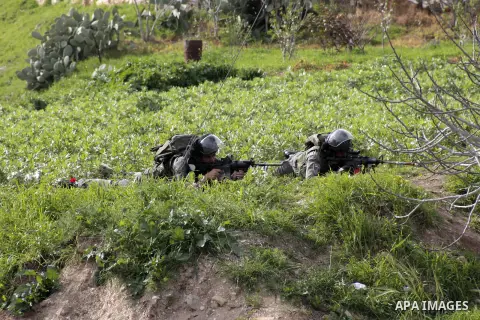 Israeli snipers rubber towards Palestinian demonstrators during clashes at Huwwara checkpoint near Nablus, the West Bank, 22 February 2013. Palestinian protesters clashed with Israeli security forces during a demonstrati...