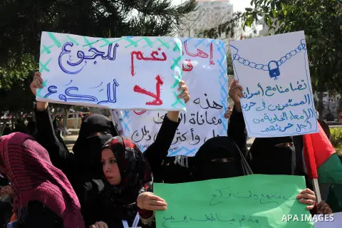 Palestinians take part in a protest against the death of a Palestinian detainee in an Israeli jail, in Gaza City February 24, 2013. Palestinian officials on Saturday demanded an international investigation into the death...