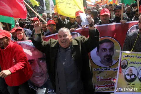 Palestinians take part in a protest against the death of a Palestinian detainee in an Israeli jail, in Gaza City February 24, 2013. Palestinian officials on Saturday demanded an international investigation into the death...
