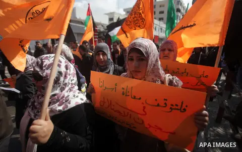 Palestinian women take part in a protest against the death of a Palestinian detainee in an Israeli jail, in Gaza City February 24, 2013. Palestinian officials on Saturday demanded an international investigation into the...
