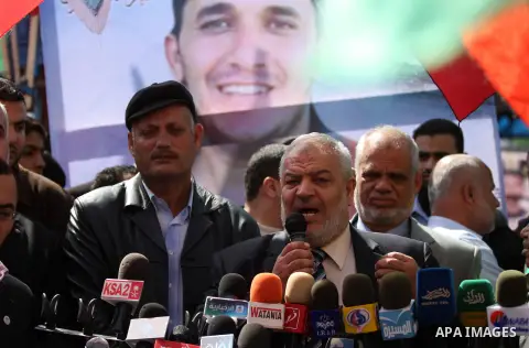 Palestinians take part in a protest against the death of a Palestinian detainee in an Israeli jail, in Gaza City February 24, 2013. Palestinian officials on Saturday demanded an international investigation into the death...
