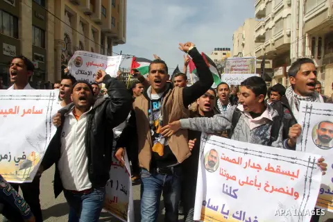 Palestinians take part in a protest against the death of a Palestinian detainee in an Israeli jail, in Gaza City February 25, 2013. Palestinian officials on Saturday demanded an international investigation into the death...