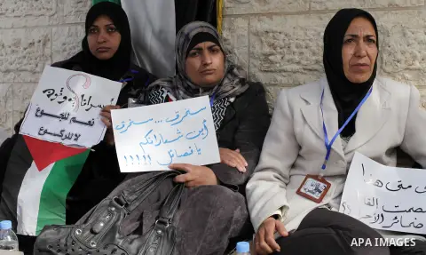 Palestinians take part in a protest against the death of a Palestinian detainee in an Israeli jail, in Gaza City February 25, 2013. Palestinian officials on Saturday demanded an international investigation into the death...