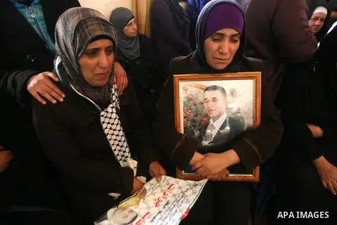 Palestinian relatives of Arafat Jaradat mourn during his funeral in the West Bank village of Se'eer, near Hebron February 25, 2013. Jaradat's death in an Israeli jail on Saturday and a hunger strike by four other Palesti...
