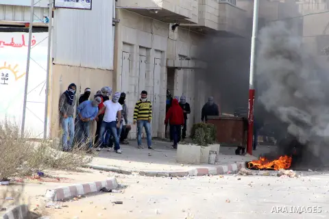 Palestinian protesters throw stones at Israeli border police during clashes outside Israel's Ofer military prison near the West Bank city of Ramallah February 25, 2013. The death of Palestinian Arafat Jaradat on Saturday...