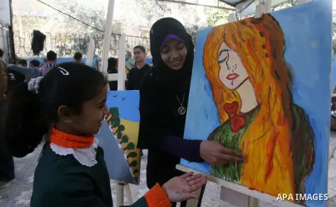 Palestinian students learn drawing in a cultural center in Gaza city on march 03, 2013. Photo by Eyad Al Baba