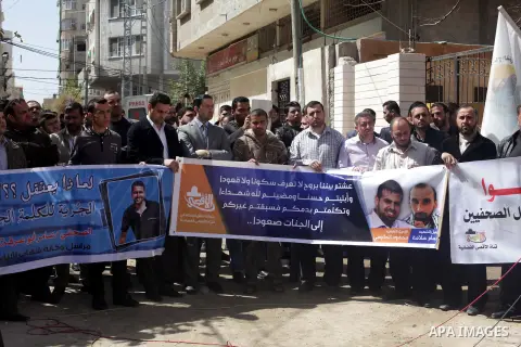 Palestinian journalists attend a protest against arrests of the Journalist Tareq Abu Zaid Al-Aqsa TV reporter by the security forces in the West Bank, Gaza City on March. 10, 2010. Photo by Ashraf Amra