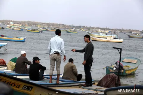Palestinian fishermen work at the seaport of Gaza City March 23, 2013. Hamas complained to Egypt on Friday after Israel suspended part of a Cairo-brokered truce agreement by halving Palestinian access to fishing waters i...