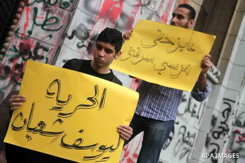 Egyptian protesters shout slogans during a demonstration to demand the release of prisoners April 6 in Alexandria, in front of High court, in Cairo on March 30, 2013. Photo by Tareq Gabas