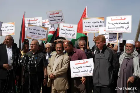 Head of the Popular Committee Jamal el-Khodari takes part in a protest calling for an increased fishing zone, at the seaport of Gaza City April 7, 2013. Israel suspended part of a Cairo-brokered truce agreement by halvin...