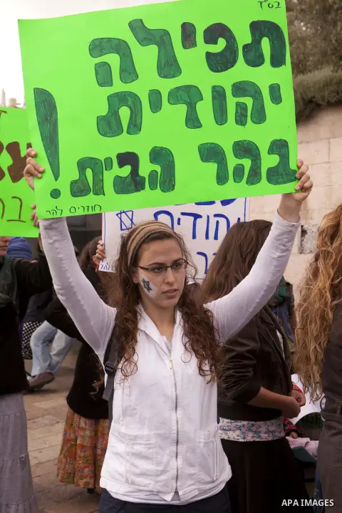 Ultra-orthodox Jews hold placards during a protest demanding allow the Jews to perform Talmudic prayers inside al-Aqsa mosque, in Jerusalem on April 16, 2013. Photo by Sliman Khader