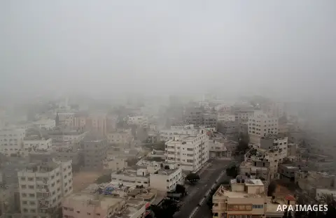 A view taken from Gaza city shows a heavy fog of hazy arrives over Gaza strip from the west on May 02, 2013. Photo by Hossam Salem