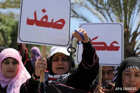 Palestinian women hold keys during a rally ahead of Nakba Day in Gaza city, on May 14, 2013. Palestinians will mark "Nakba" (Catastrophe) on May 15 to commemorate the expulsion or fleeing of some 700, 000 Palestinians fr...