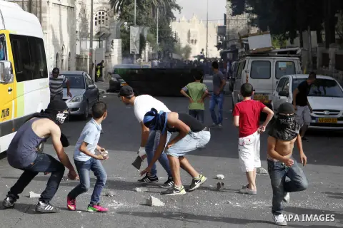 Clashes between Palestinian youths and Israeli police in Nablus Road in Jerusalem City, Protest Against the settlers stormed the Al-Aqsa Mosque and to commemorate the Nakba on May,18. 2013. Photo by Sliman Khader.