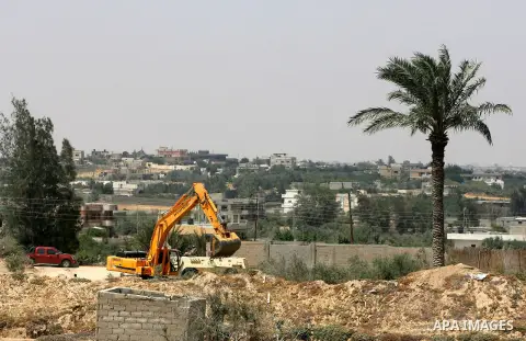 Egyptian army use bulldozers to destroy smuggling tunnels along the border between Gaza and Egypt, in the southern Gaza Strip May 20, 2013. Egyptian police angered by the kidnapping of seven colleagues by Islamist gunmen...