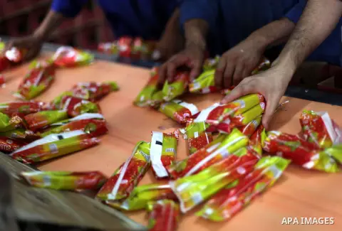 Palestinian employees work at al- Awda ice cream factory in Gaza city, on May, 23, 2013. Photo by Ashraf Amra