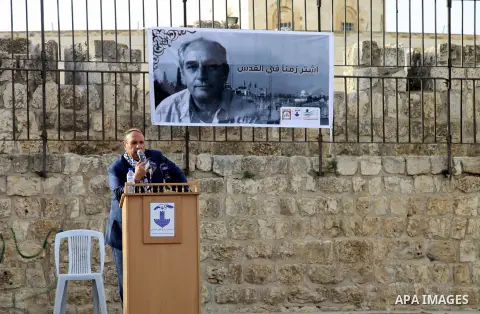 Palestinians attend the memorial ceremony of Palestinian leader Faisal Husseini, in Jerusalem on May 30, 2013. Husseini was commander of local Arab forces during the siege of 1948, went to work for the (PLO) upon its est...