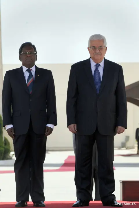 Palestinian president Mahmud Abbas stands (R), along side Maldives President Mohammed Waheed Hassan during an official visit during a welcoming ceremony in the West Bank city of Ramallah on June 4, 2013. Hassan is on a t...