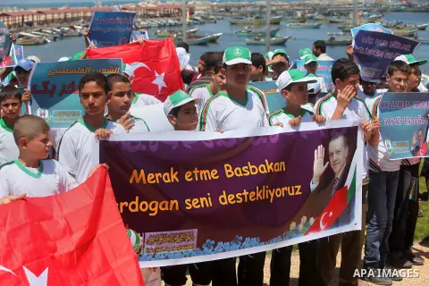 Palestinian youths take part during a rally in support of Turkish Prime Minister Recep Tayyip Erdogan, at the Seaport of Gaza City June 18, 2013. Photo by Ramadan Elagha