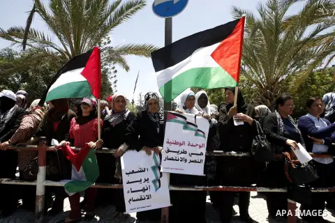 Palestinians take part in a rally calling for ending the Palestinian division, in Gaza city on July 2, 2013. Protesters call for free elections and the reconciliation between the two rival factions of Fatah and Hamas. Ph...