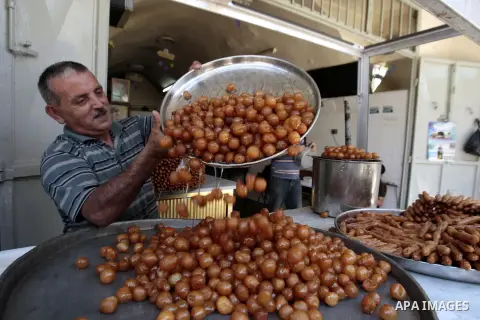 A Palestinian man prepares traditional sweets during the first day of the holy fasting month of Ramadan, in the West Bank city on Nablus on July 10, 2013. Photo by Nedal Eshtayah