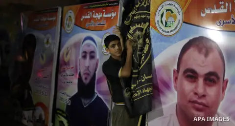 Palestinian supporters of Jihad Islamic movement take part in a march to commemorate the 43rd anniversary of the attempted burning of the Al-Aqsa mosque, in Gaza City on Aug 20, 2013. Photo by Ashraf Amra