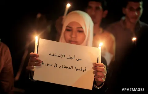 Palestinians hold lit candles during a protest against Syria's President Bashar al-Assad in front of the U.N. headquarters in Gaza City August 23, 2013. U.N. Secretary-General Ban Ki-moon said on Friday he intends to con...