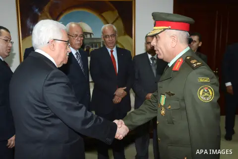 Palestinian President Mahmoud Abbas honors the former security chiefs, in the West Bank City of Ramallah, Aug 25, 2013. Photo by Thaer Ganaim