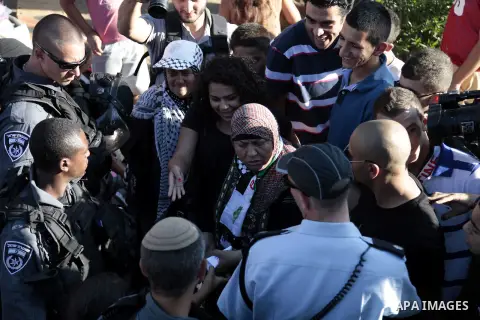 Palestinian protesters argue with Israeli security forces during a demonstration against killing three Palestinians at Qalandiya Refugee Camp by Israeli troops, at Damascus gate in Jerusalem's Old City August 26, 2013. I...