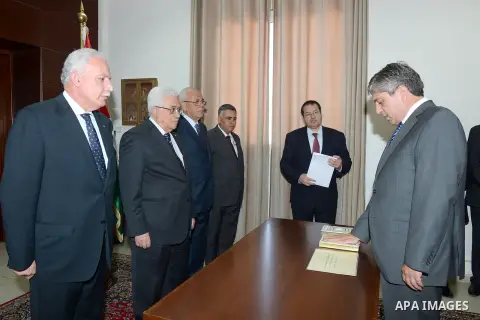 Palestinian President Mahmoud Abbas swears in Marwan Tobasi as new Ambassador to the Greece, in the West Bank City of Ramallah August 26, 2013. Photo by Thaer Ganaim