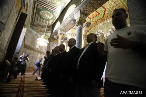 Secretary-General of the Organization of Islamic Cooperation (OIC) Ekmeleddin Ihsanoglu visits al-Aqsa mosque in Jerusalem's Old City August 27, 2013. Ihsanoglu in two days visit to Ramallah to discuss the latest develop...