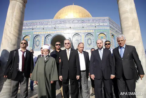 Secretary-General of the Organization of Islamic Cooperation (OIC) Ekmeleddin Ihsanoglu visits al-Aqsa mosque in Jerusalem's Old City August 27, 2013. Ihsanoglu in two days visit to Ramallah to discuss the latest develop...